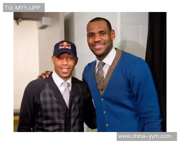 致敬绿茵传奇打造足球球星纪念模型独特艺术收藏