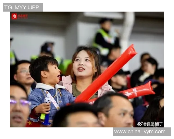 足球场上的暖心瞬间 球星与粉丝的深情互动与感动时刻 足球场上的暖心瞬间 球星与粉丝的深情互动与感动时刻